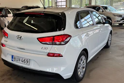 valkoinen Hyundai i30 5d 2017 kuva 46.
