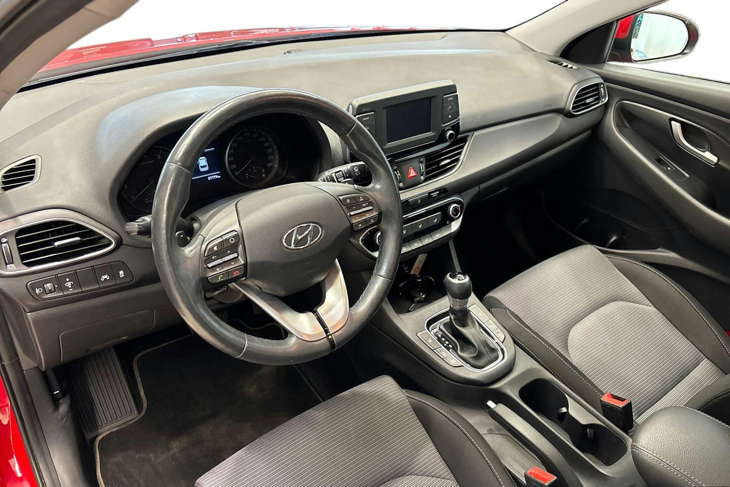 punainen Hyundai i30 5d 2017 kuva 7.