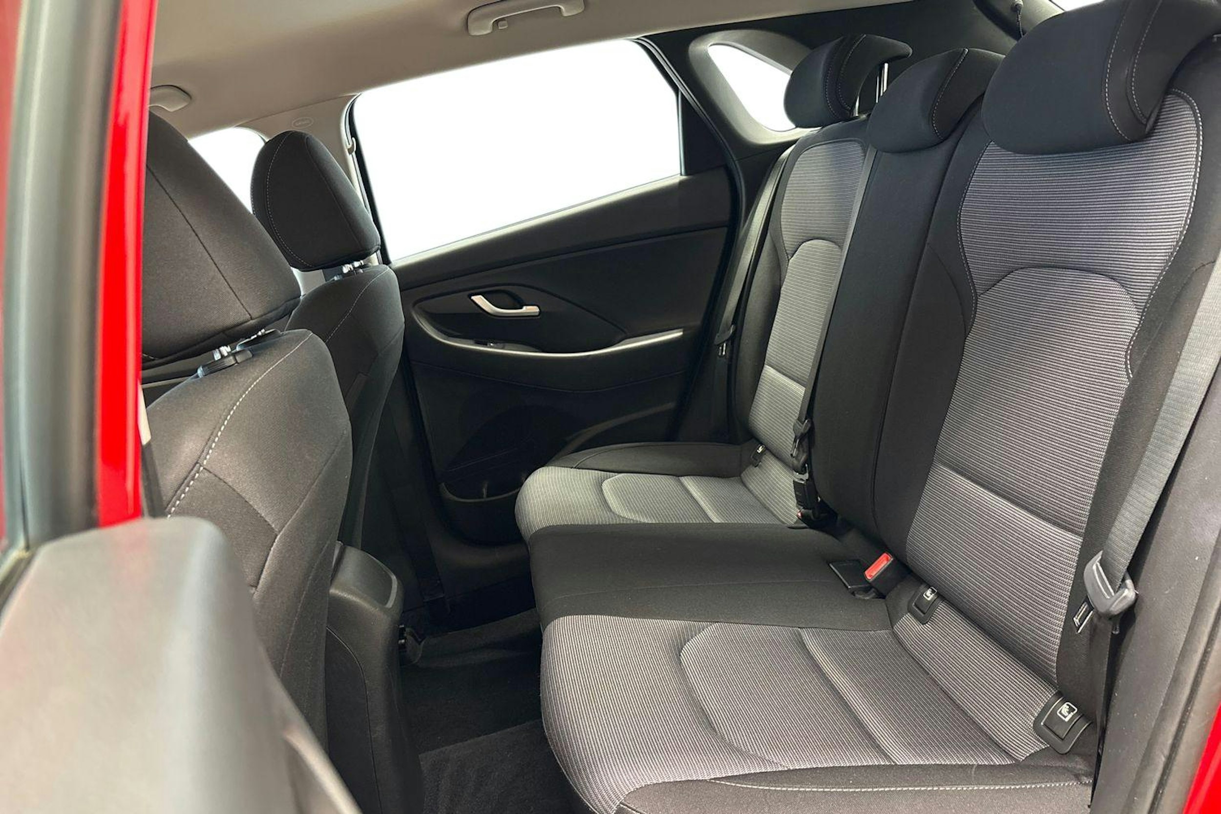 punainen Hyundai i30 5d 2017 kuva 10.