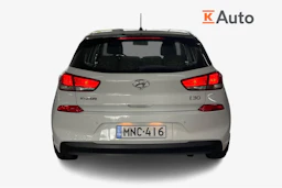 valkoinen Hyundai i30 5d 2017 kuva 3.
