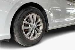 valkoinen Hyundai i30 5d 2017 kuva 9.