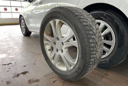valkoinen Hyundai i30 5d 2017 kuva 11.