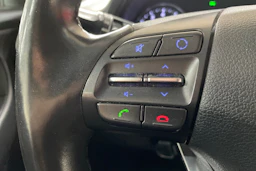 valkoinen Hyundai i30 5d 2017 kuva 16.