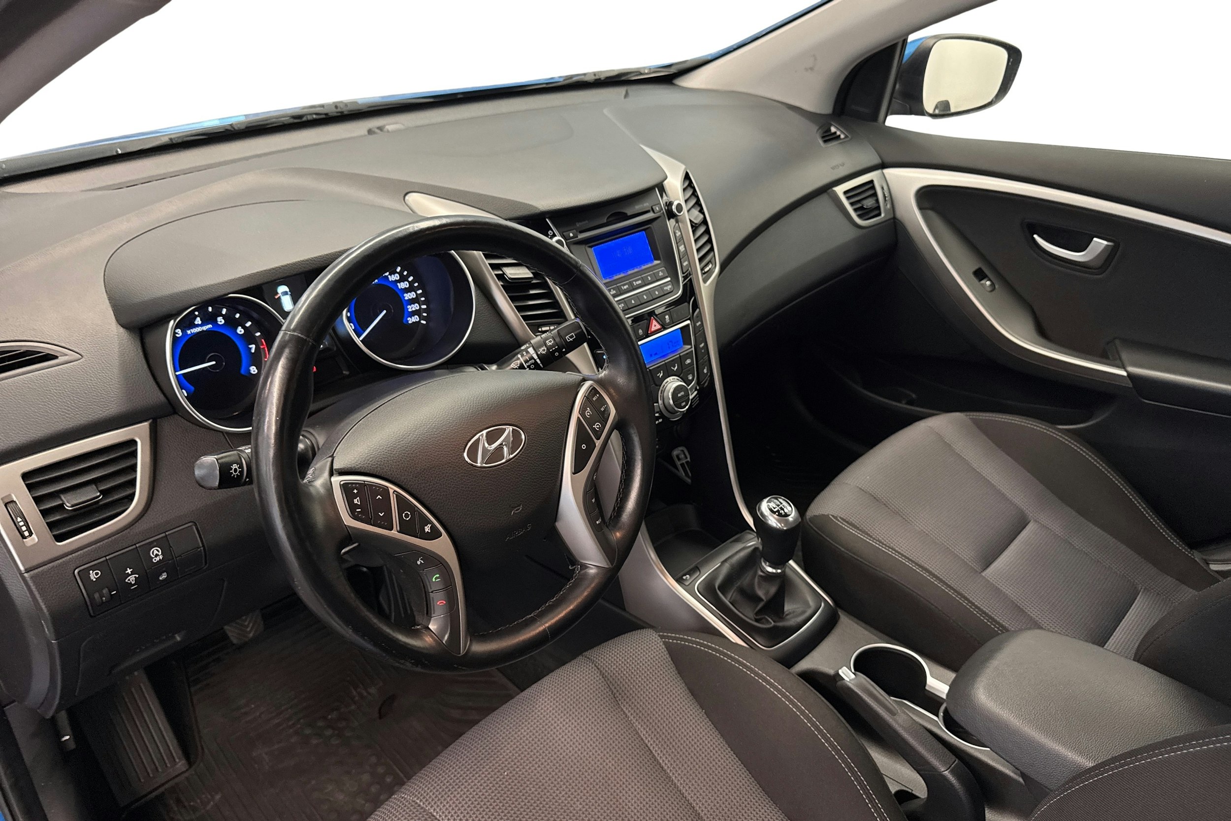 sininen Hyundai i30 5d 2017 kuva 7.