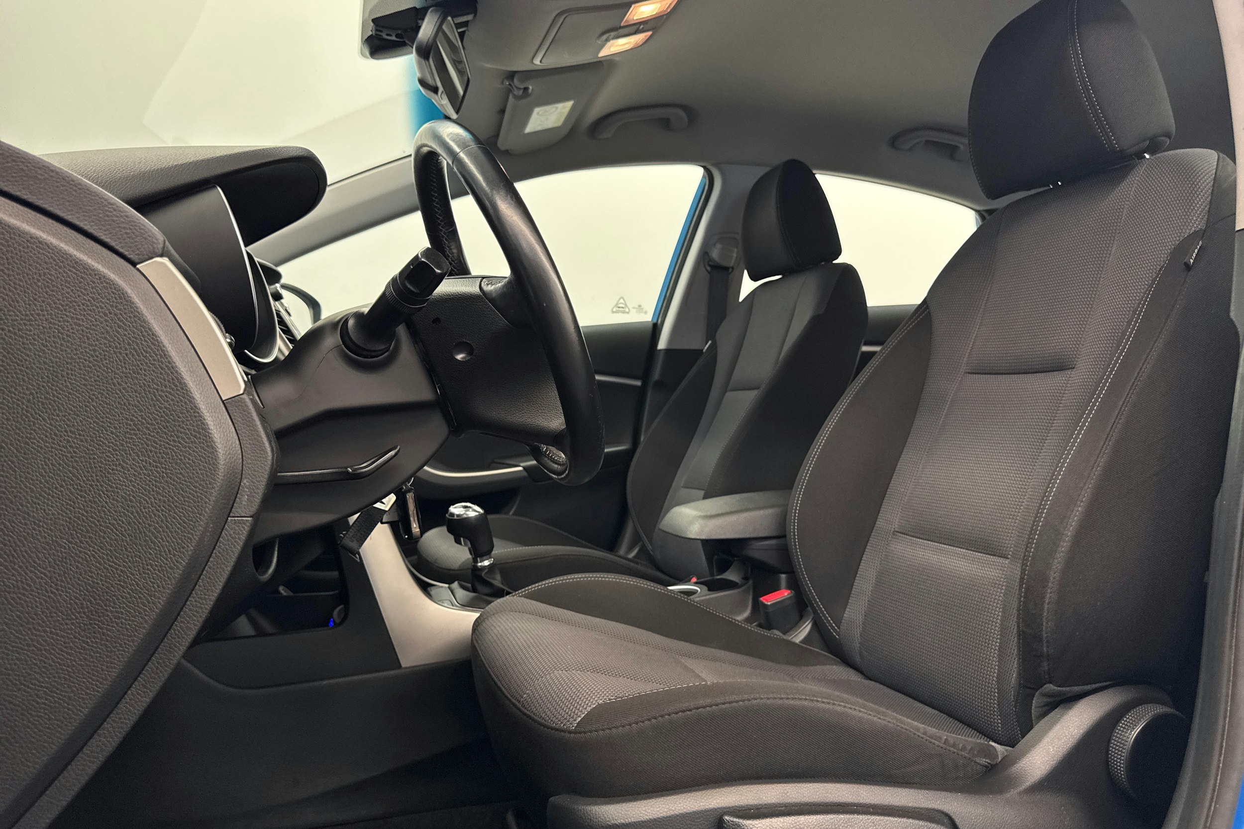 sininen Hyundai i30 5d 2017 kuva 15.