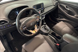 Valkoinen Hyundai i30 5d 2018 kuva 3.