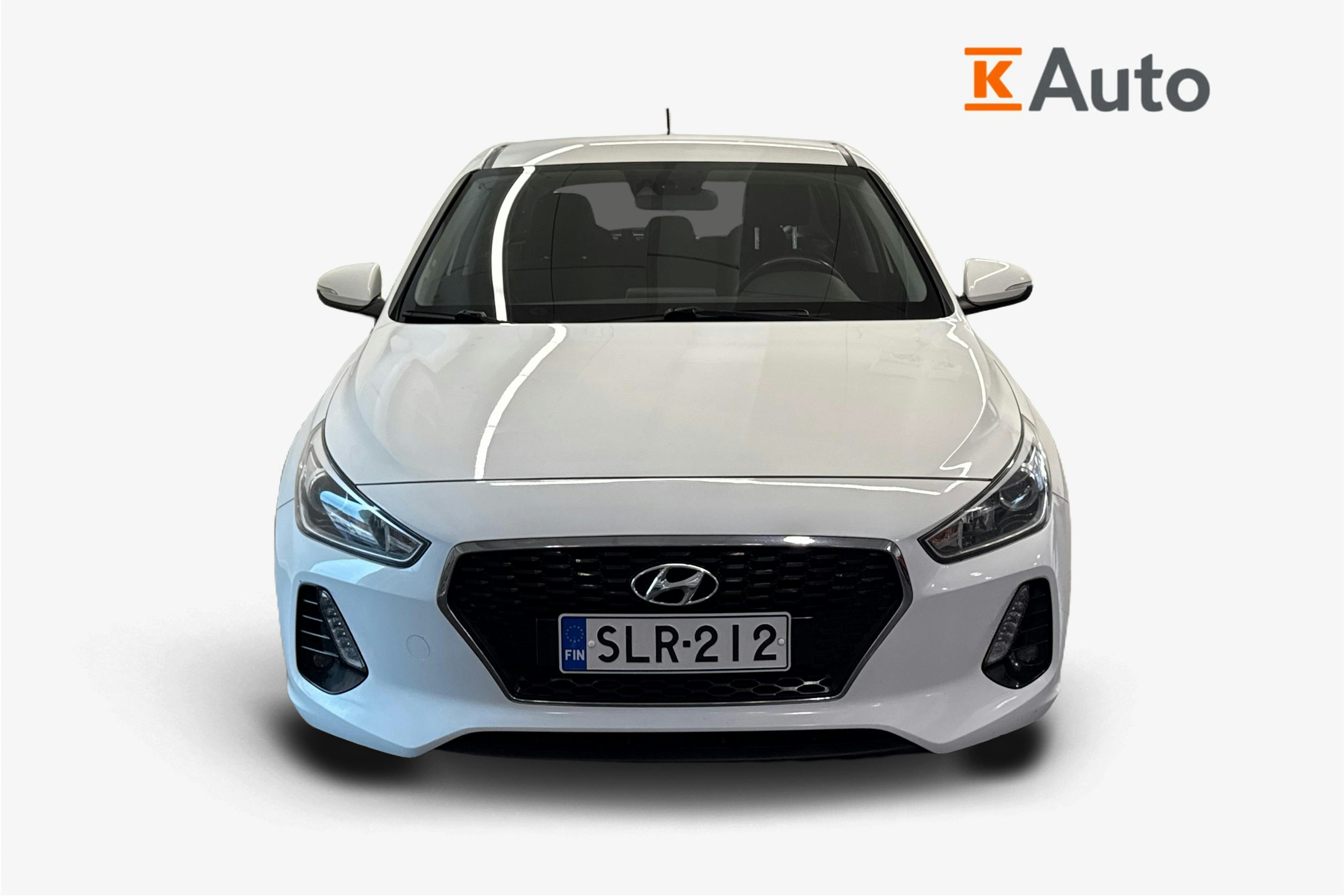 Valkoinen Hyundai i30 5d 2018 kuva 5.