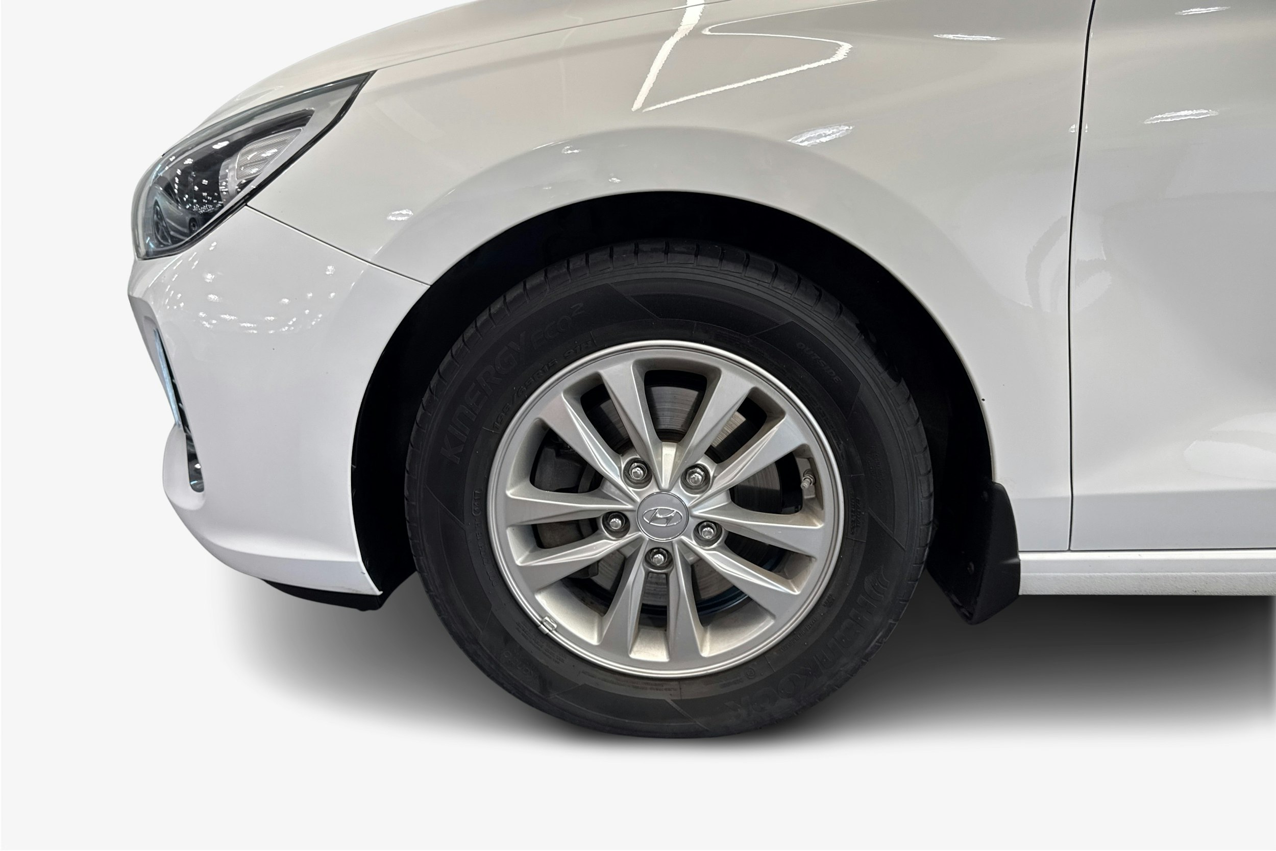 Valkoinen Hyundai i30 5d 2018 kuva 11.