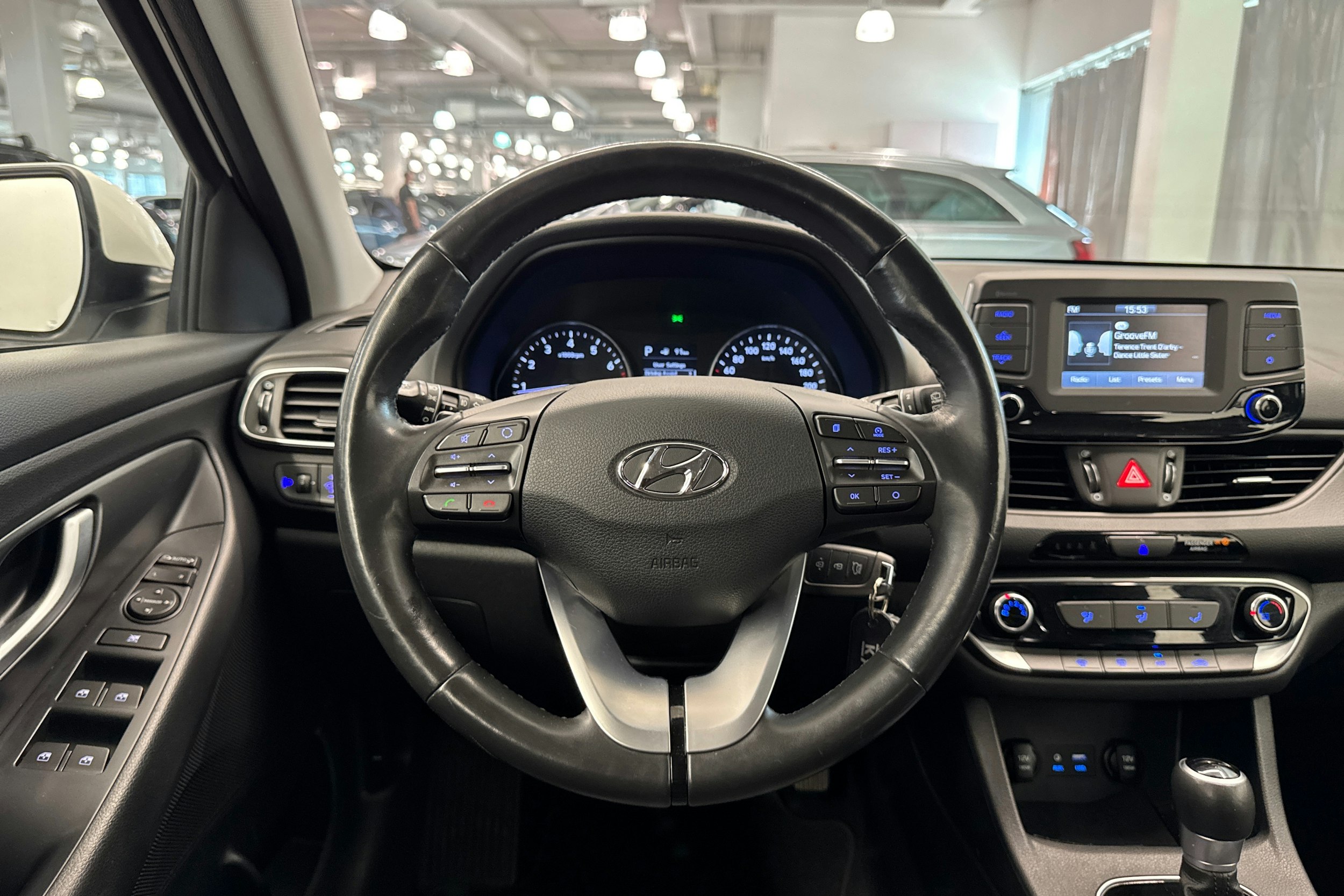 Valkoinen Hyundai i30 5d 2018 kuva 16.