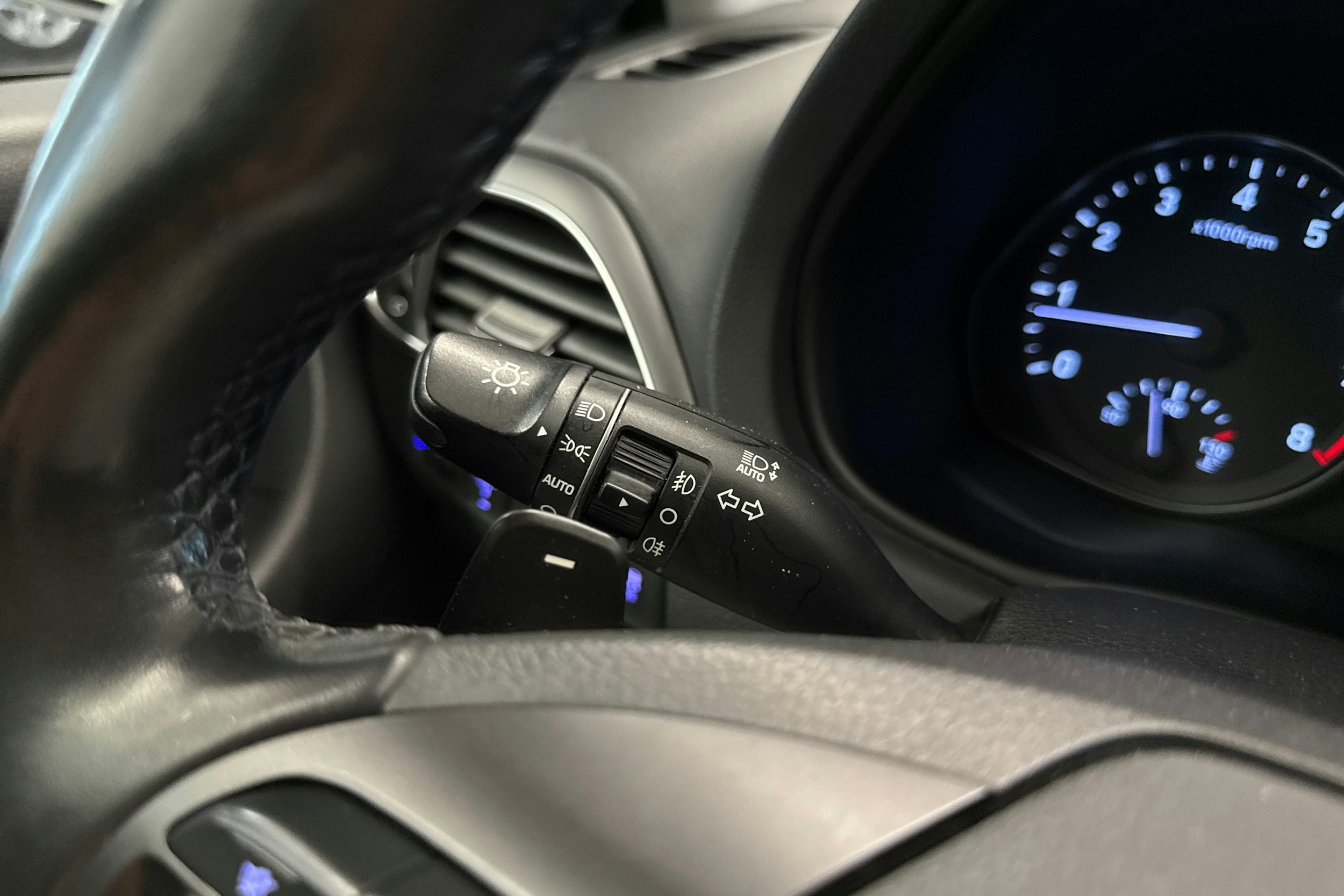 Valkoinen Hyundai i30 5d 2018 kuva 18.