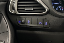 Valkoinen Hyundai i30 5d 2018 kuva 22.