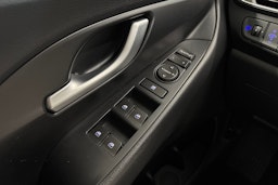 Valkoinen Hyundai i30 5d 2018 kuva 23.