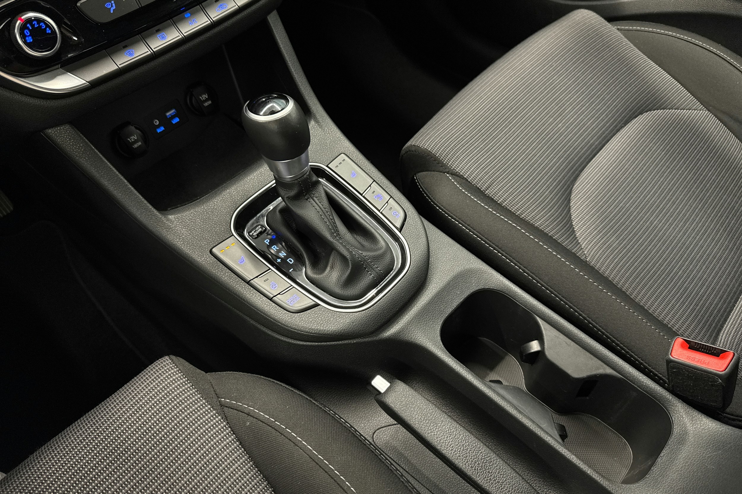 Valkoinen Hyundai i30 5d 2018 kuva 24.