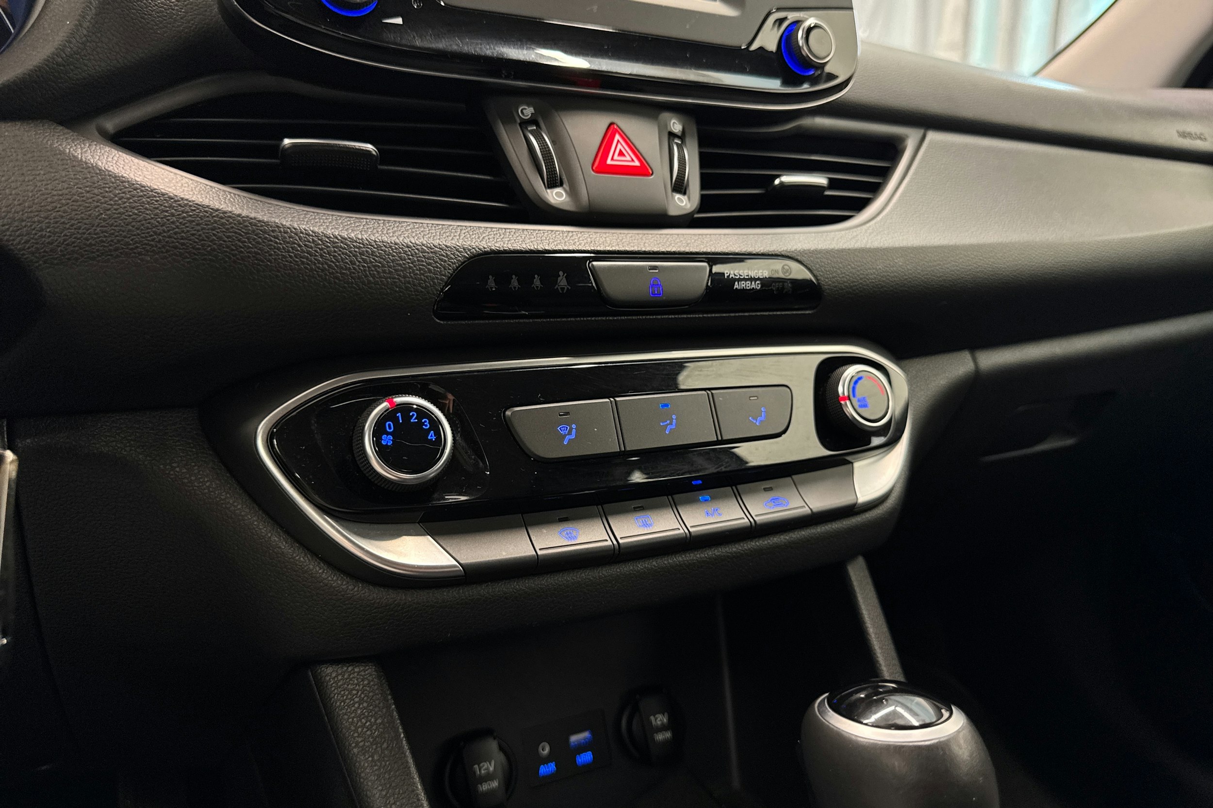 Valkoinen Hyundai i30 5d 2018 kuva 25.