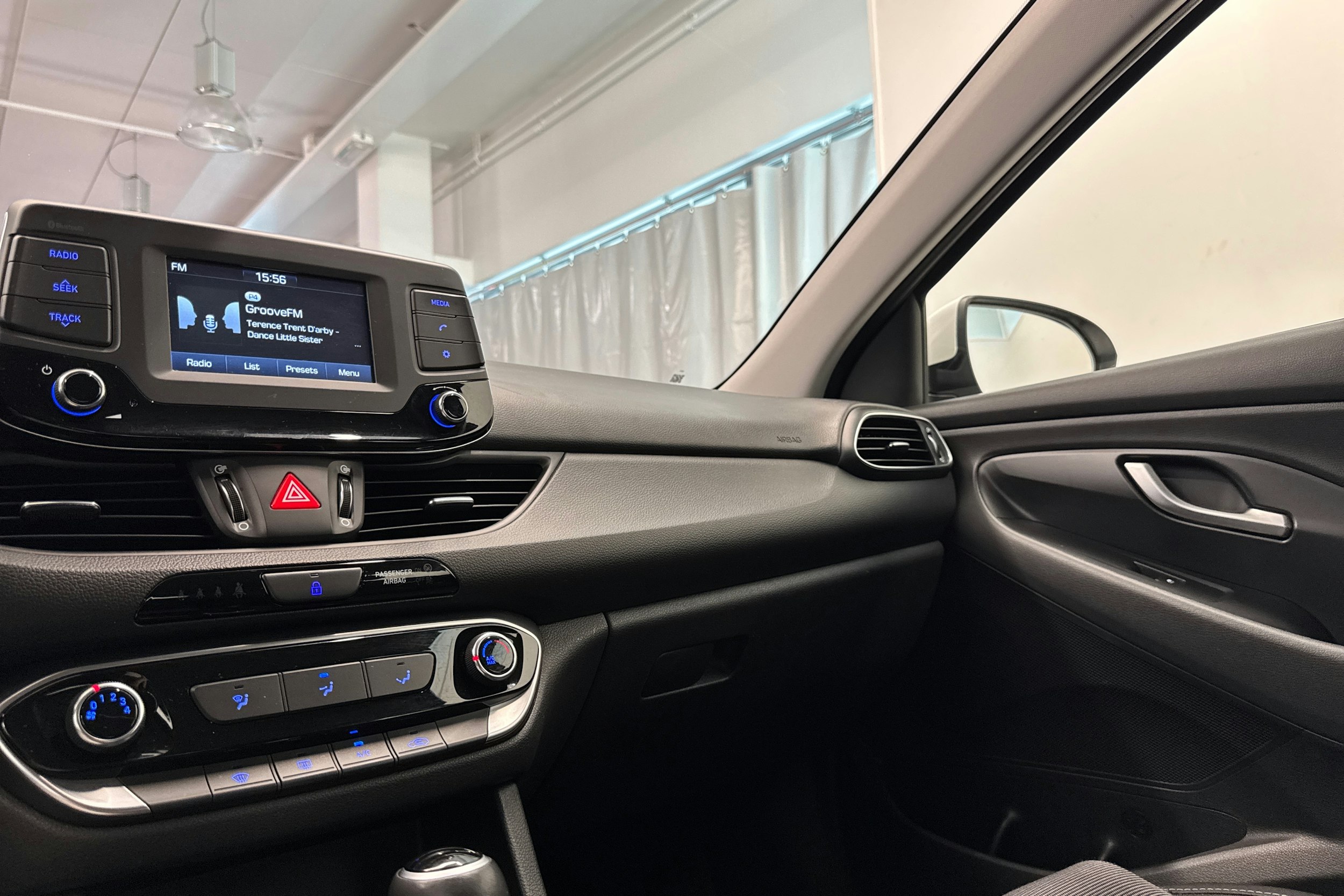 Valkoinen Hyundai i30 5d 2018 kuva 27.