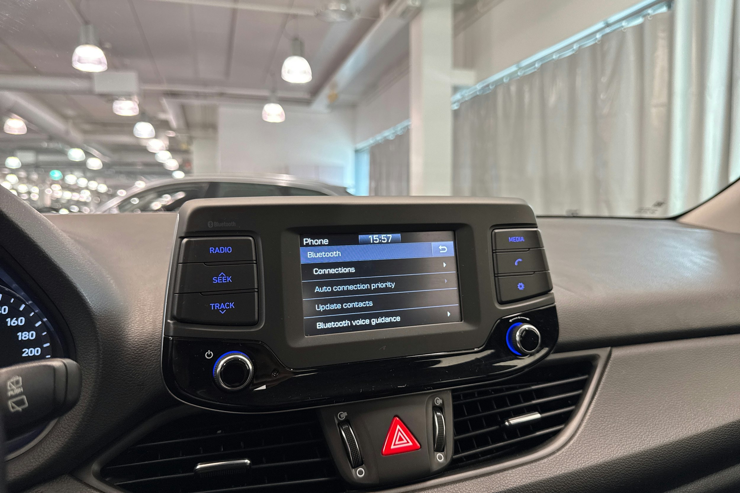 Valkoinen Hyundai i30 5d 2018 kuva 28.