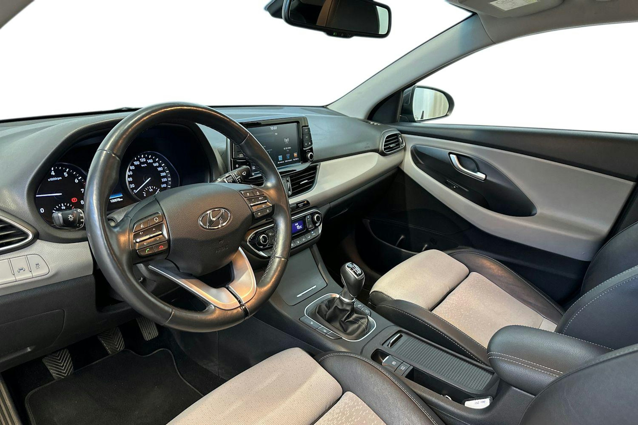 harmaa Hyundai i30 Fastback 2018 kuva 7.