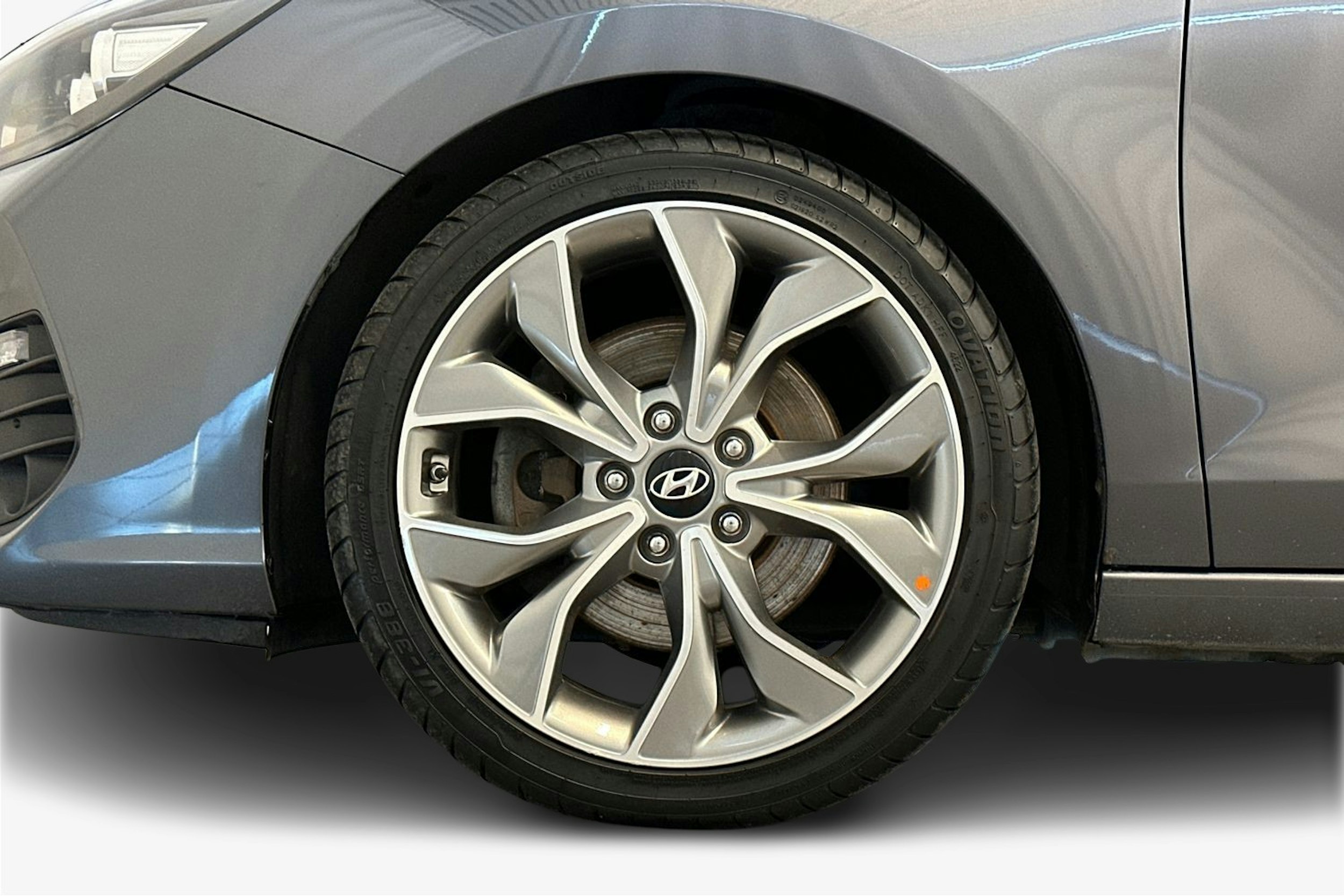 harmaa Hyundai i30 Fastback 2018 kuva 11.