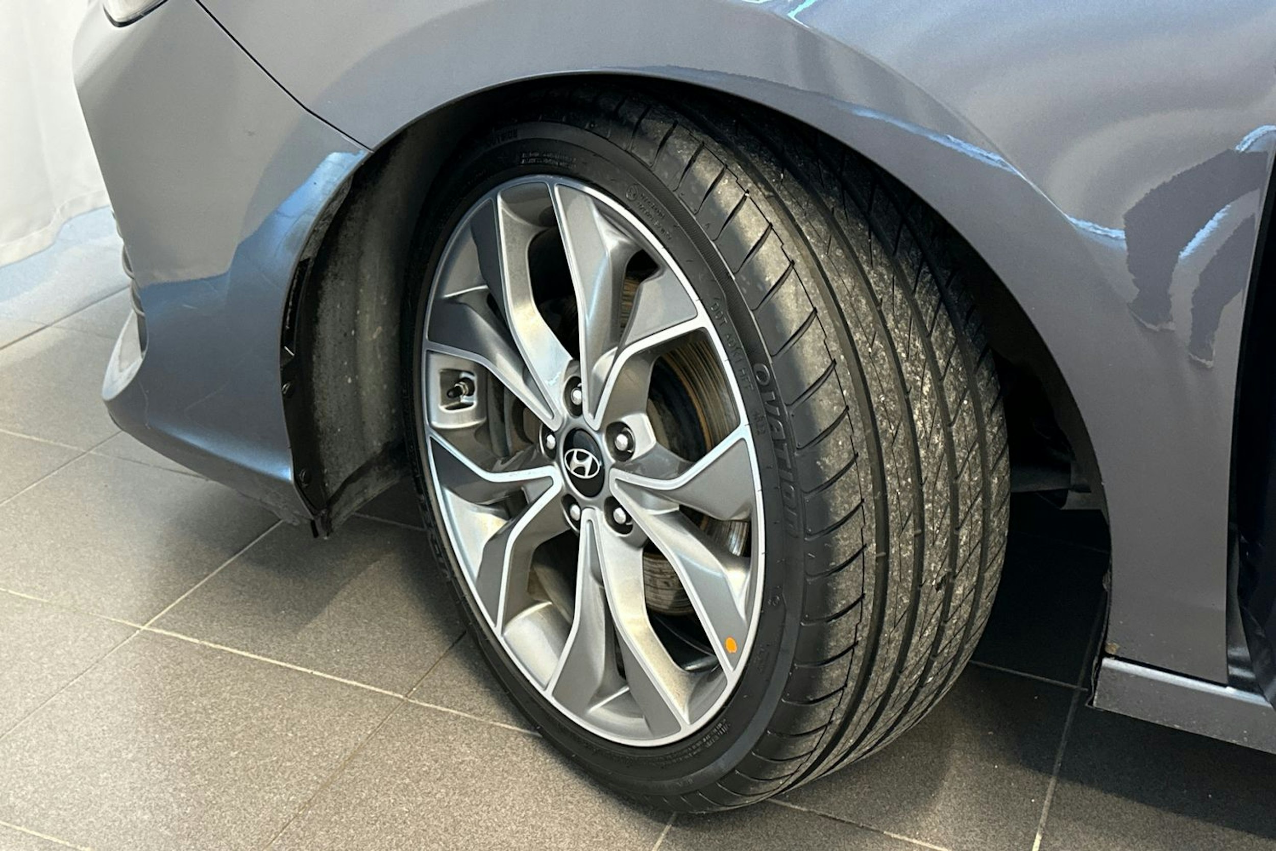 harmaa Hyundai i30 Fastback 2018 kuva 13.
