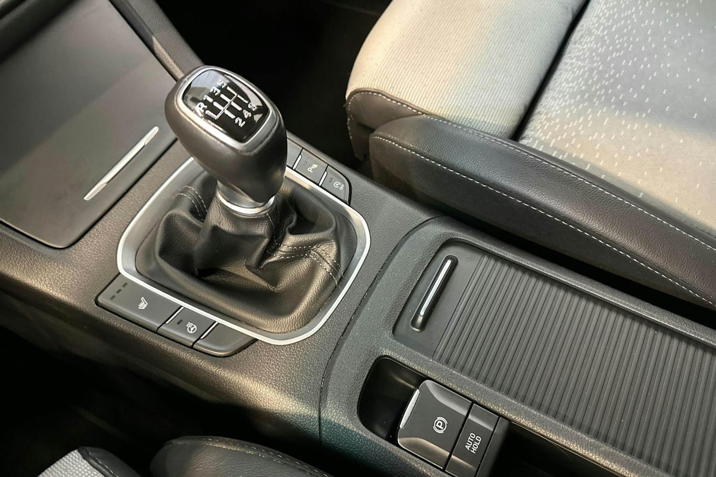 harmaa Hyundai i30 Fastback 2018 kuva 22.