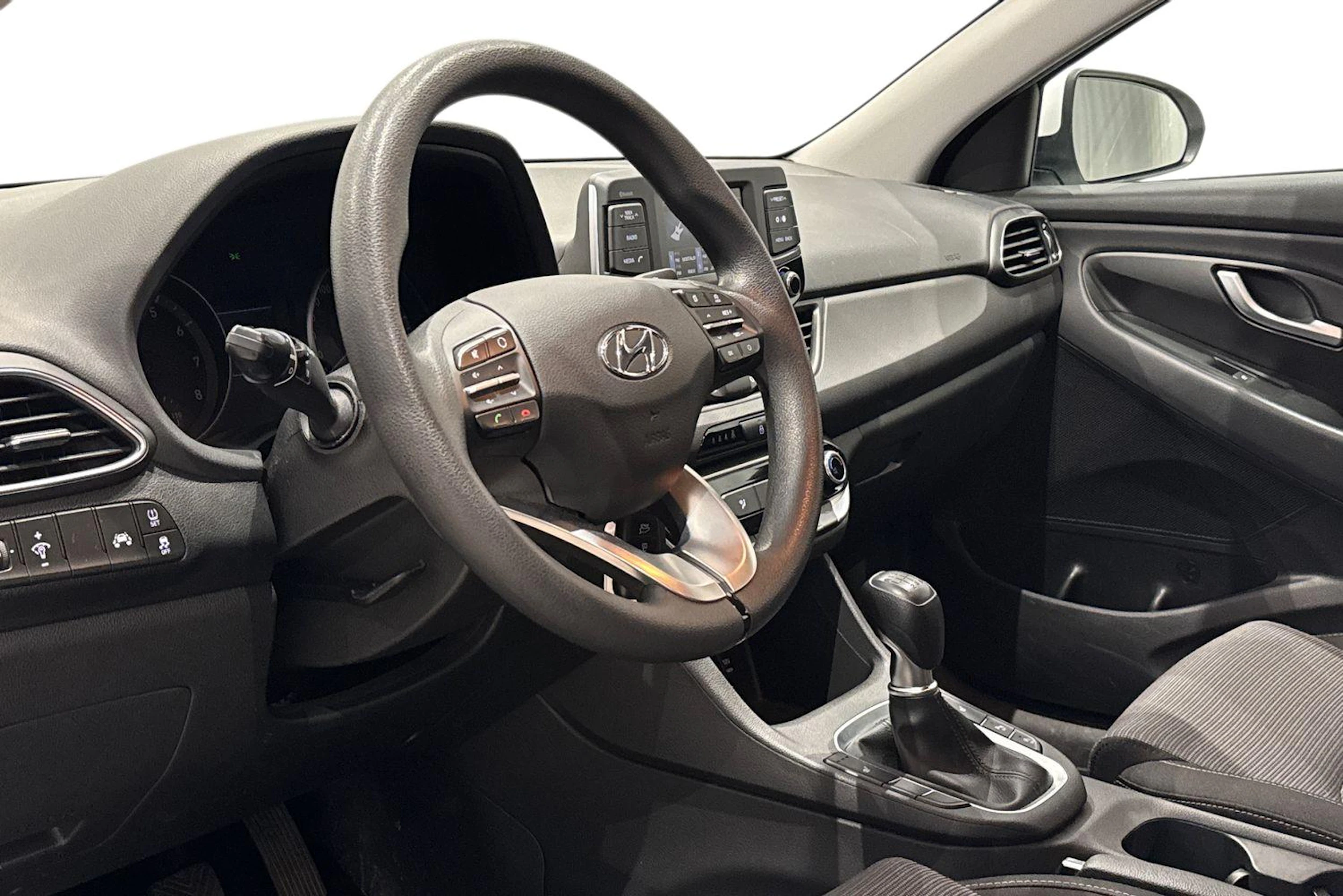 valkoinen Hyundai i30 Hatchback 2019 kuva 8.