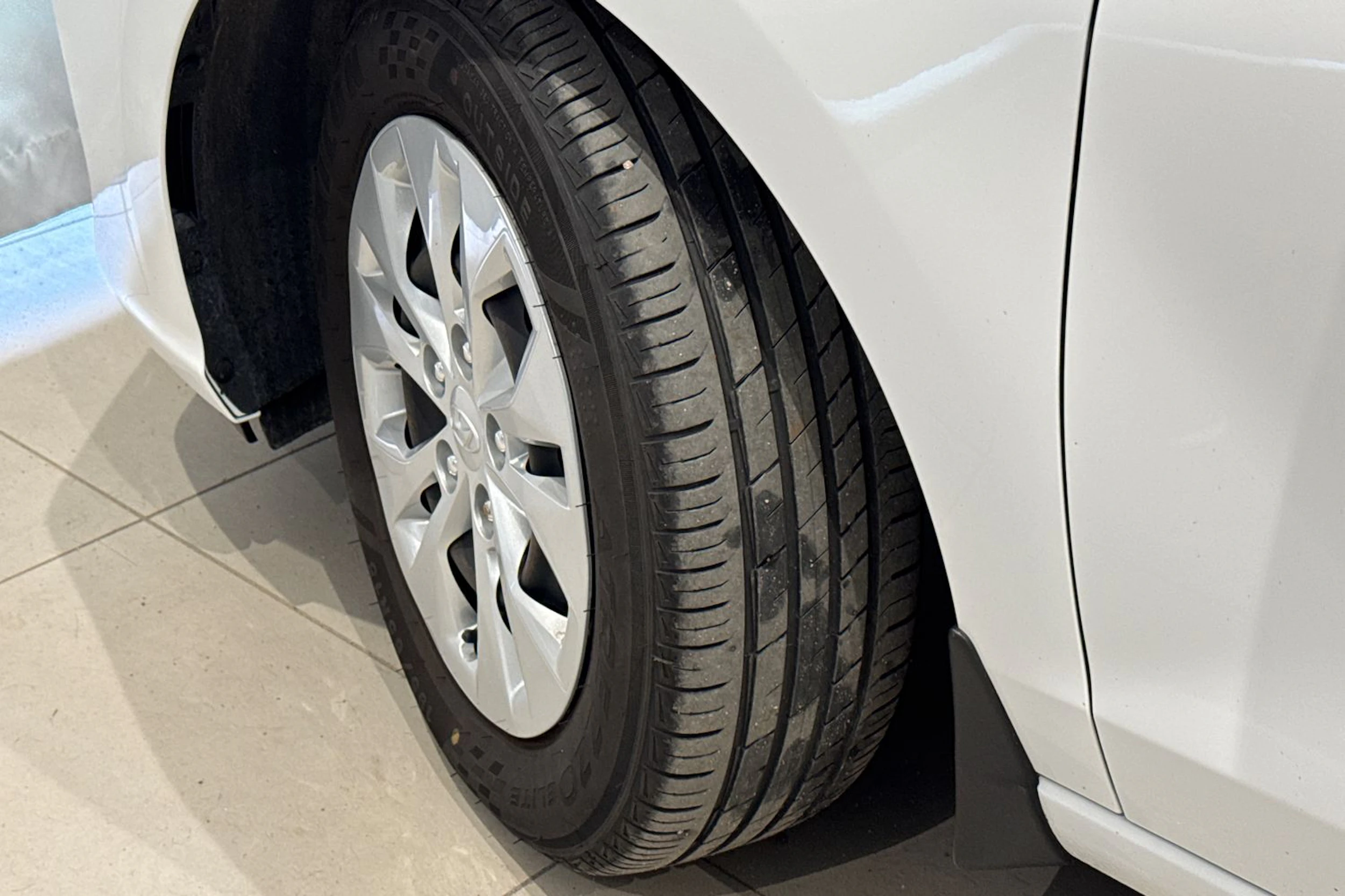 valkoinen Hyundai i30 Hatchback 2019 kuva 13.