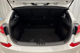 valkoinen Hyundai i30 Hatchback 2019 kuva 16.