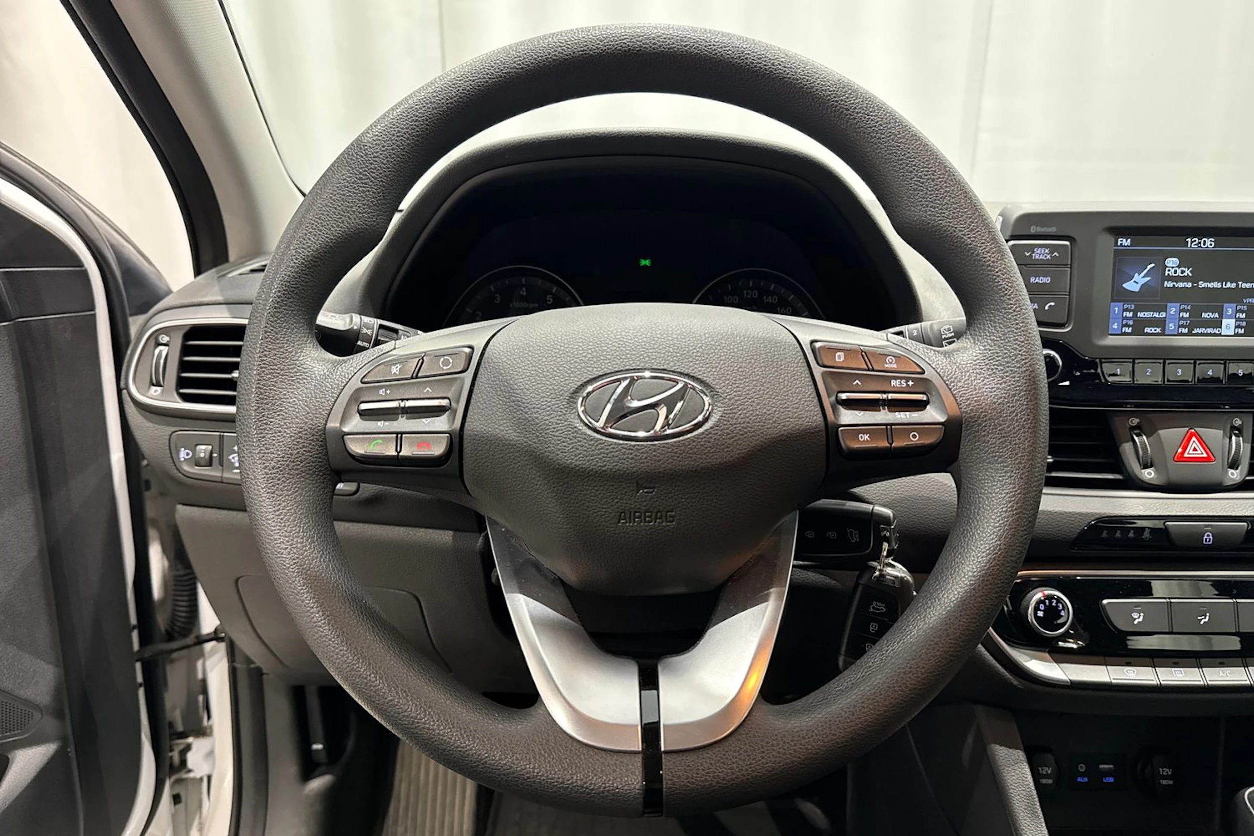 valkoinen Hyundai i30 Hatchback 2019 kuva 17.