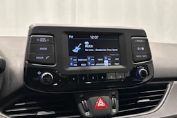 valkoinen Hyundai i30 Hatchback 2019 kuva 19.