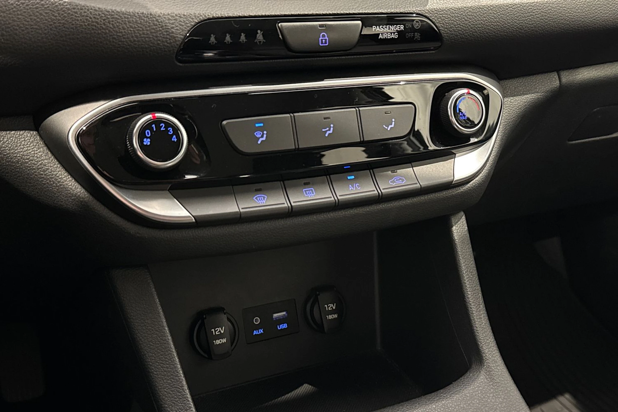 valkoinen Hyundai i30 Hatchback 2019 kuva 21.
