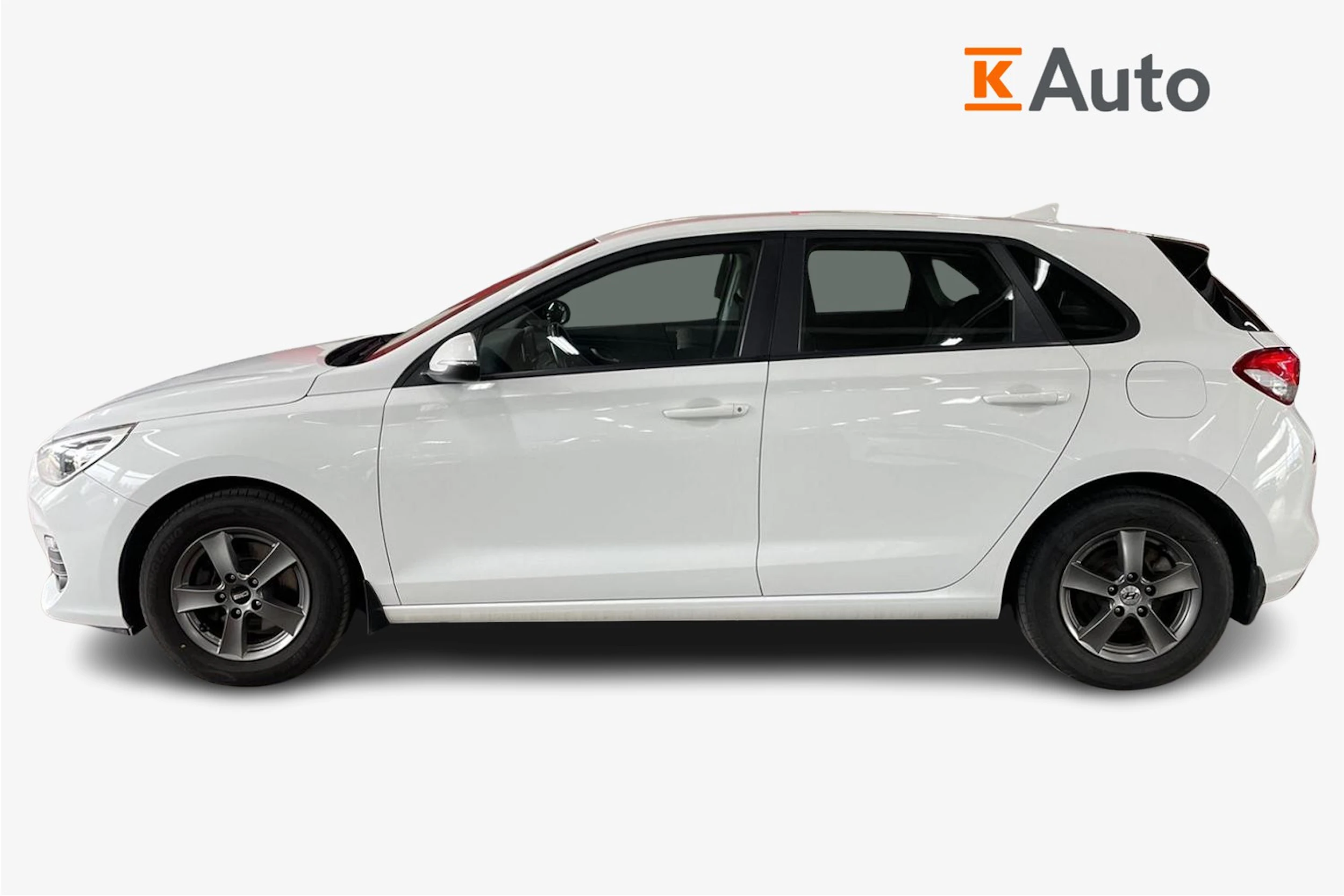 Valkoinen Hyundai i30 Hatchback 2020 kuva 5.