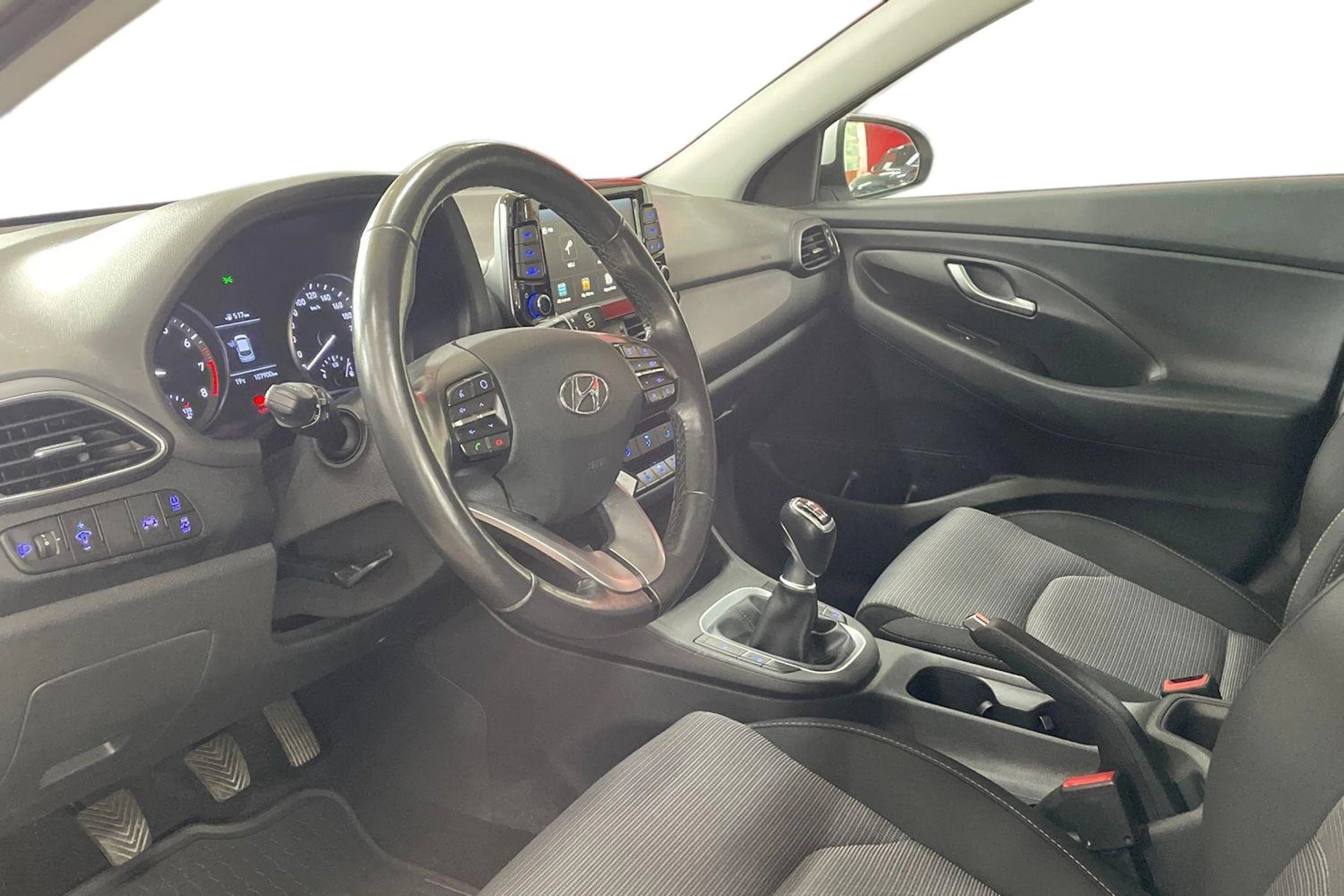 Valkoinen Hyundai i30 Hatchback 2020 kuva 6.