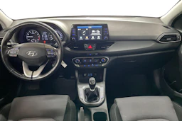 Valkoinen Hyundai i30 Hatchback 2020 kuva 7.