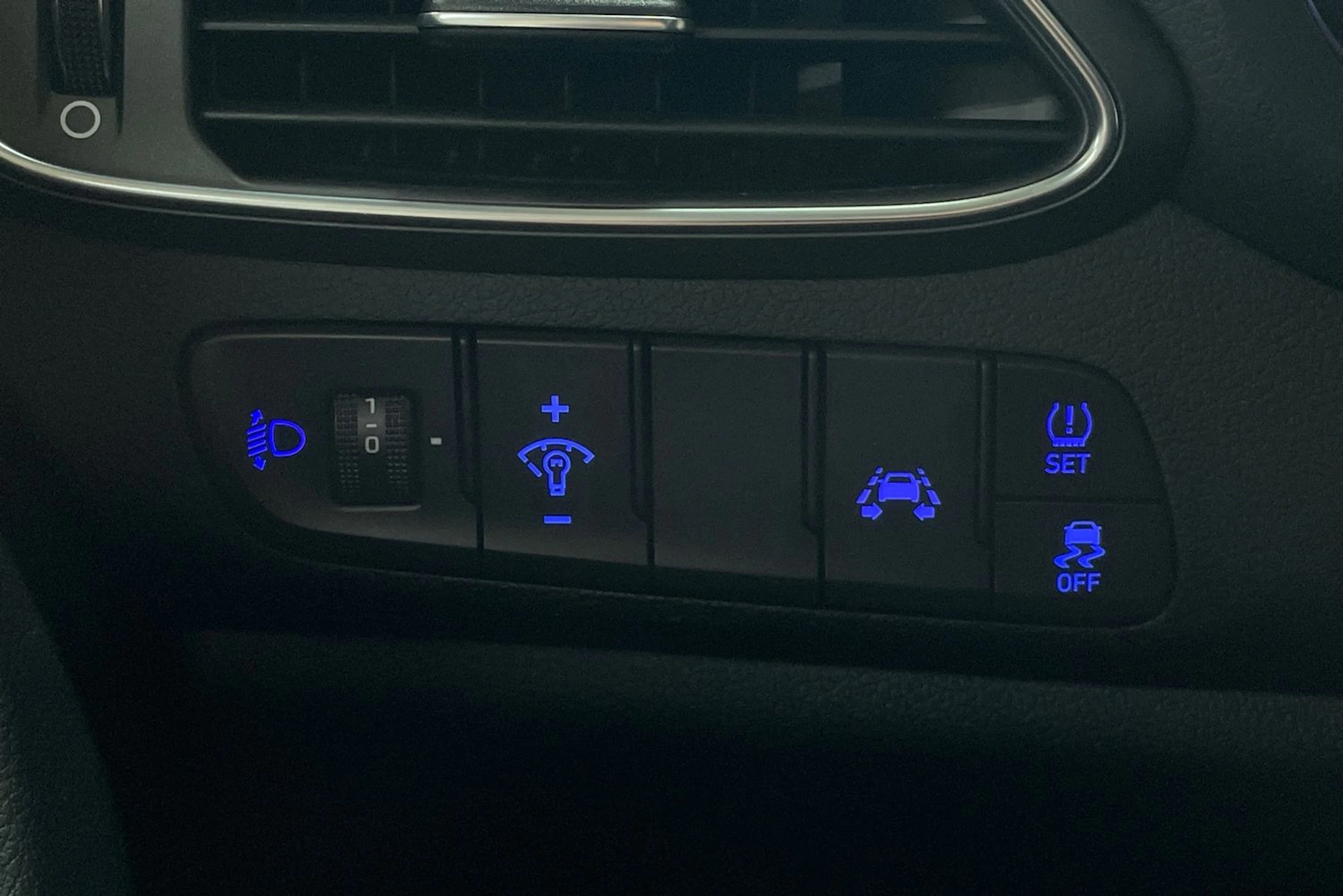 Valkoinen Hyundai i30 Hatchback 2020 kuva 18.