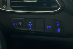 Valkoinen Hyundai i30 Hatchback 2020 kuva 18.