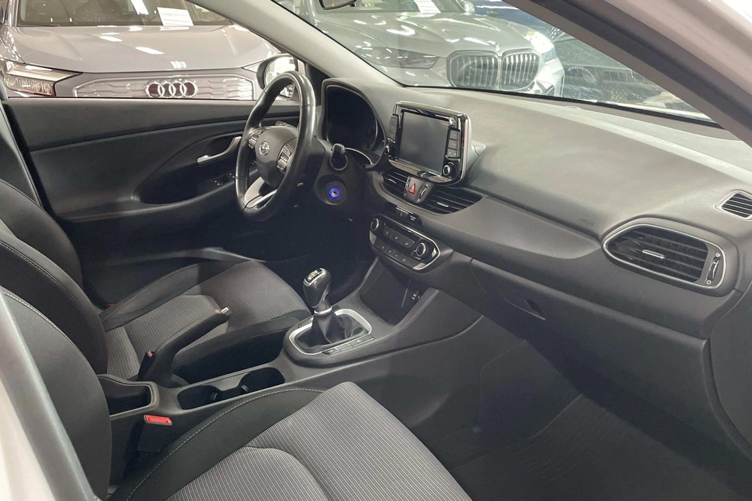 Valkoinen Hyundai i30 Hatchback 2020 kuva 22.