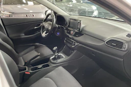 Valkoinen Hyundai i30 Hatchback 2020 kuva 22.