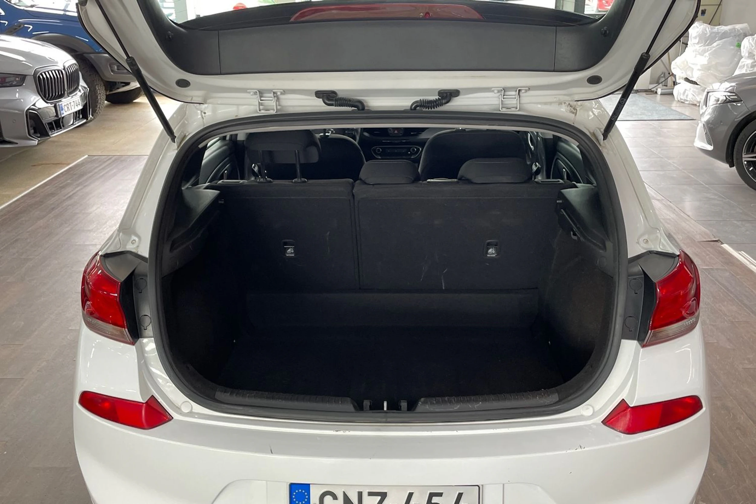 Valkoinen Hyundai i30 Hatchback 2020 kuva 23.