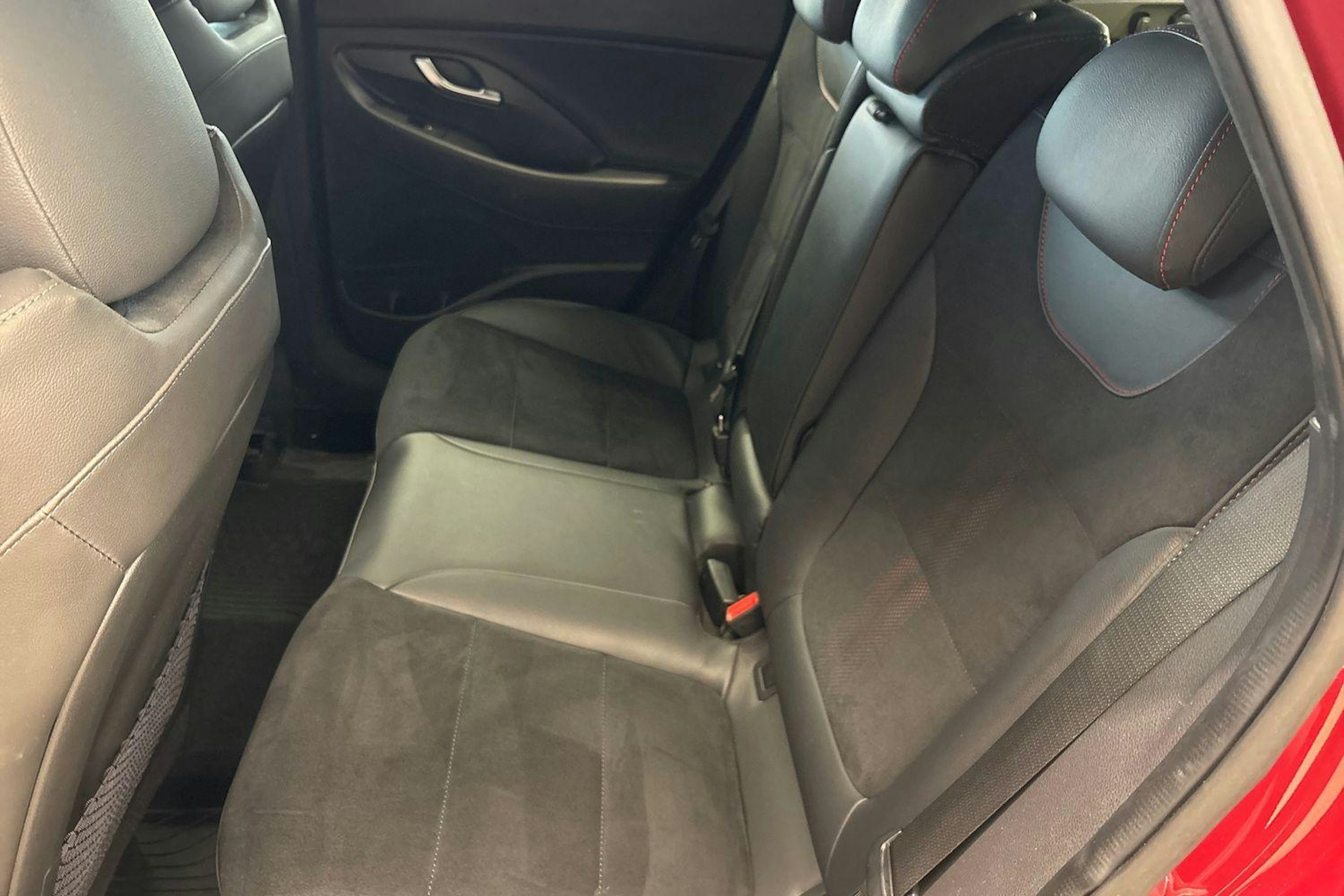 Punainen Hyundai i30 Hatchback 2021 kuva 8.