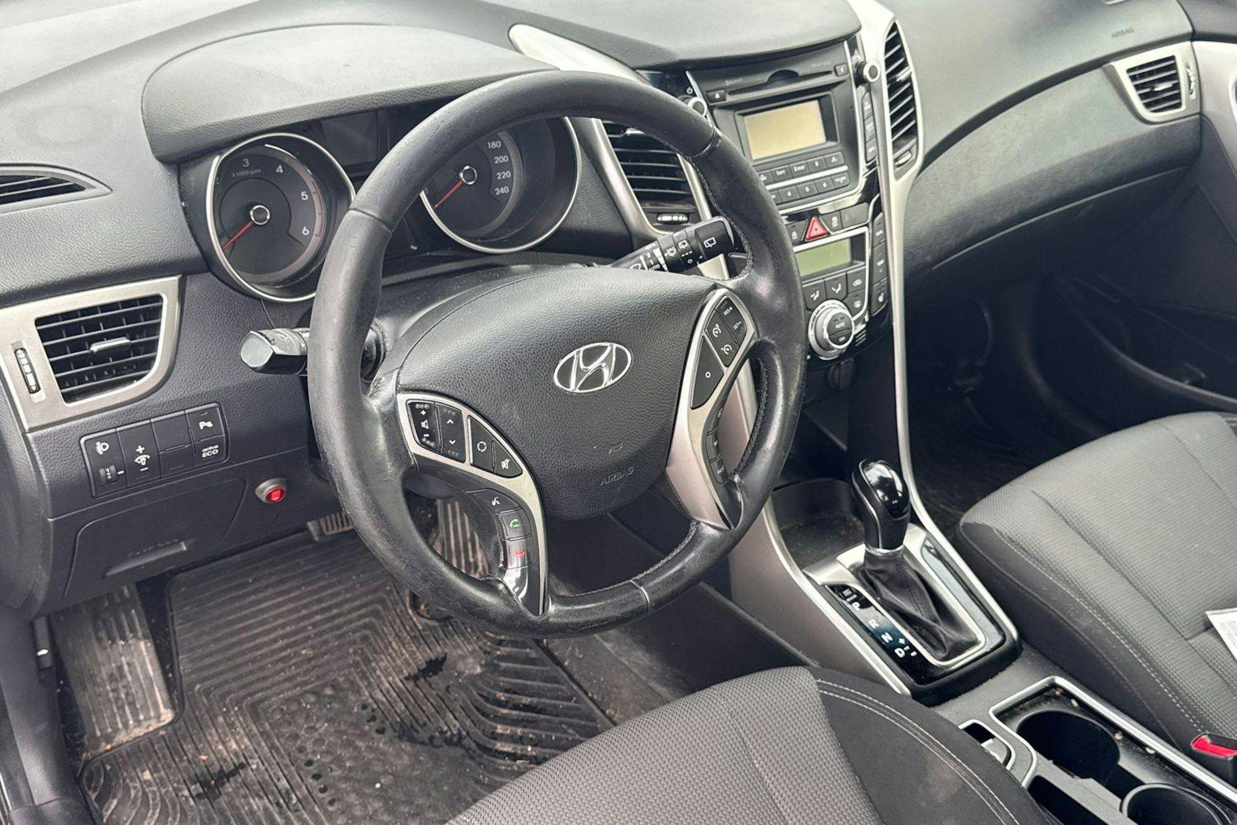 Musta Hyundai i30 Wagon 2013 kuva 3.