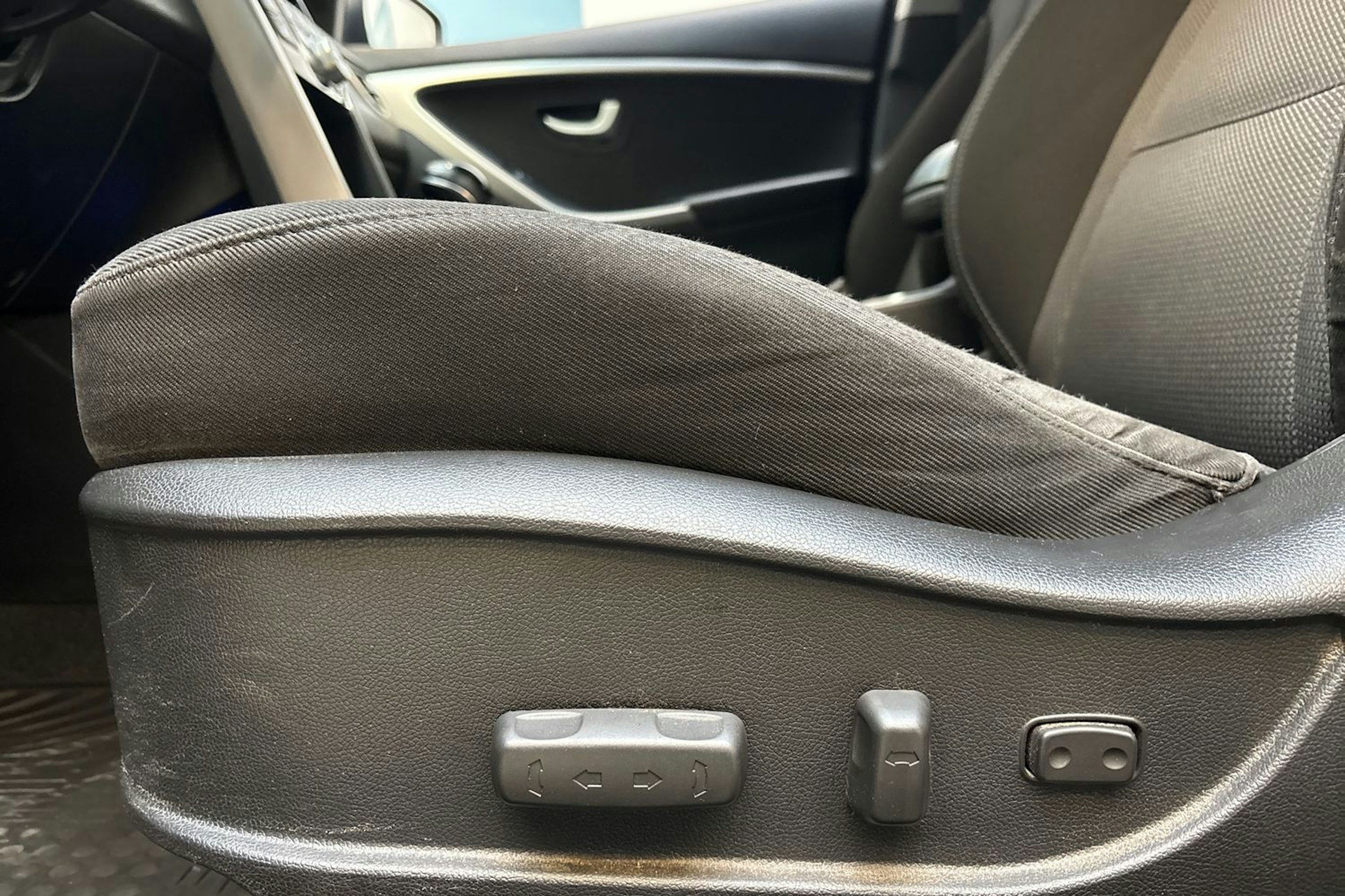 musta Hyundai i30 Wagon 2014 kuva 12.