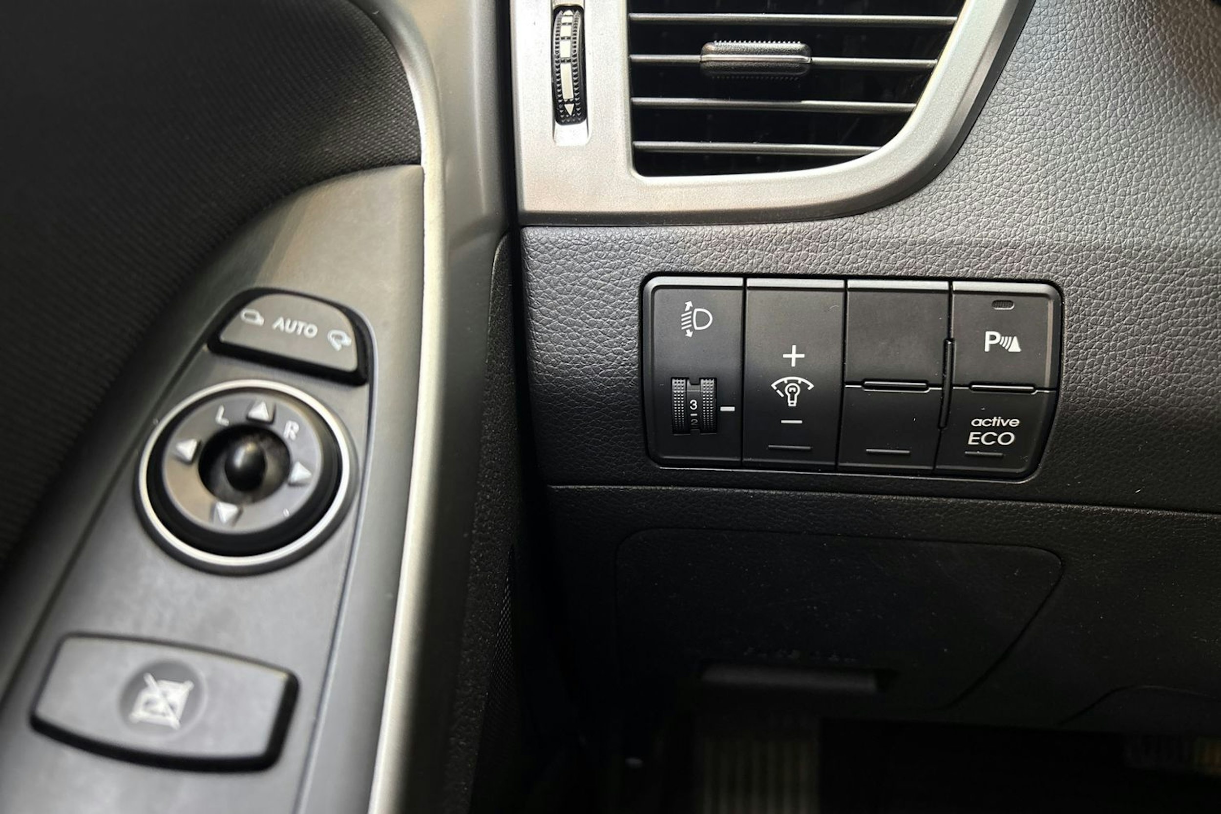 musta Hyundai i30 Wagon 2014 kuva 13.