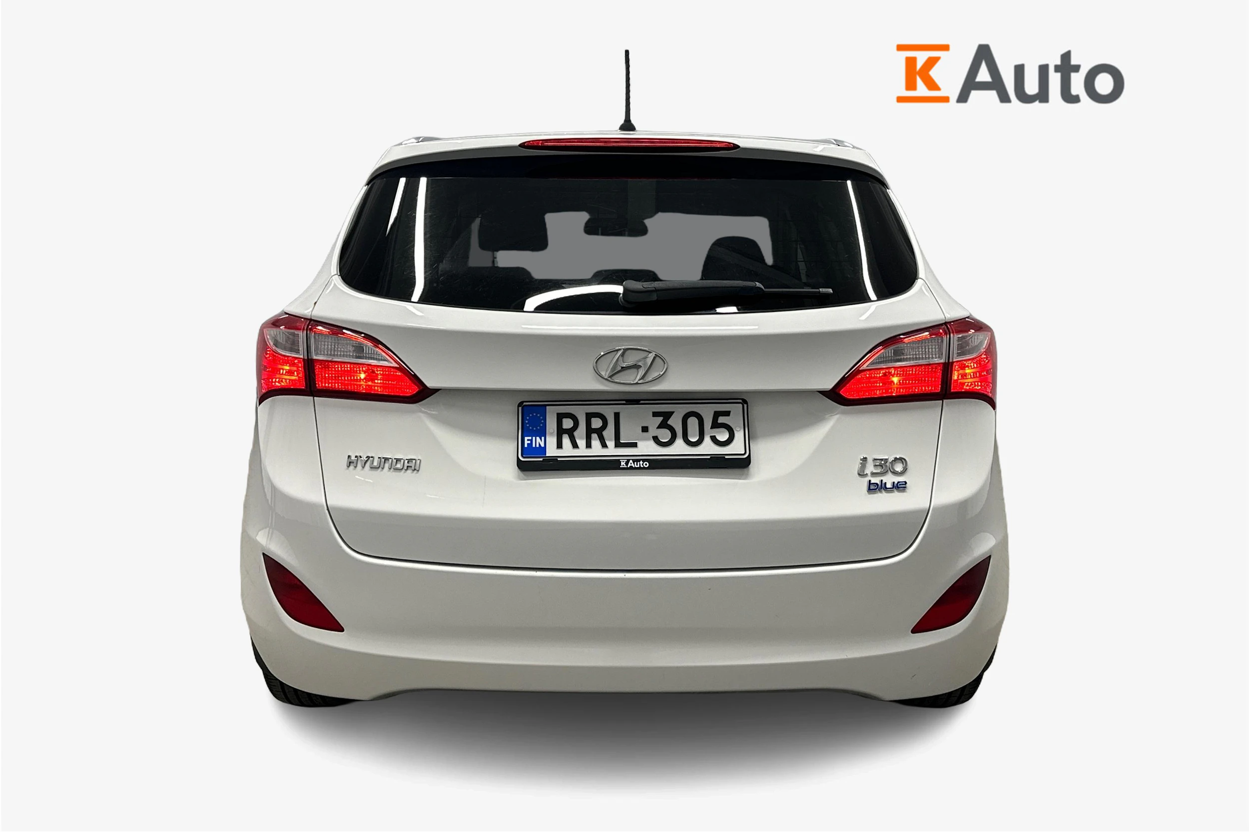 Valkoinen Hyundai i30 Wagon 2014 kuva 3.