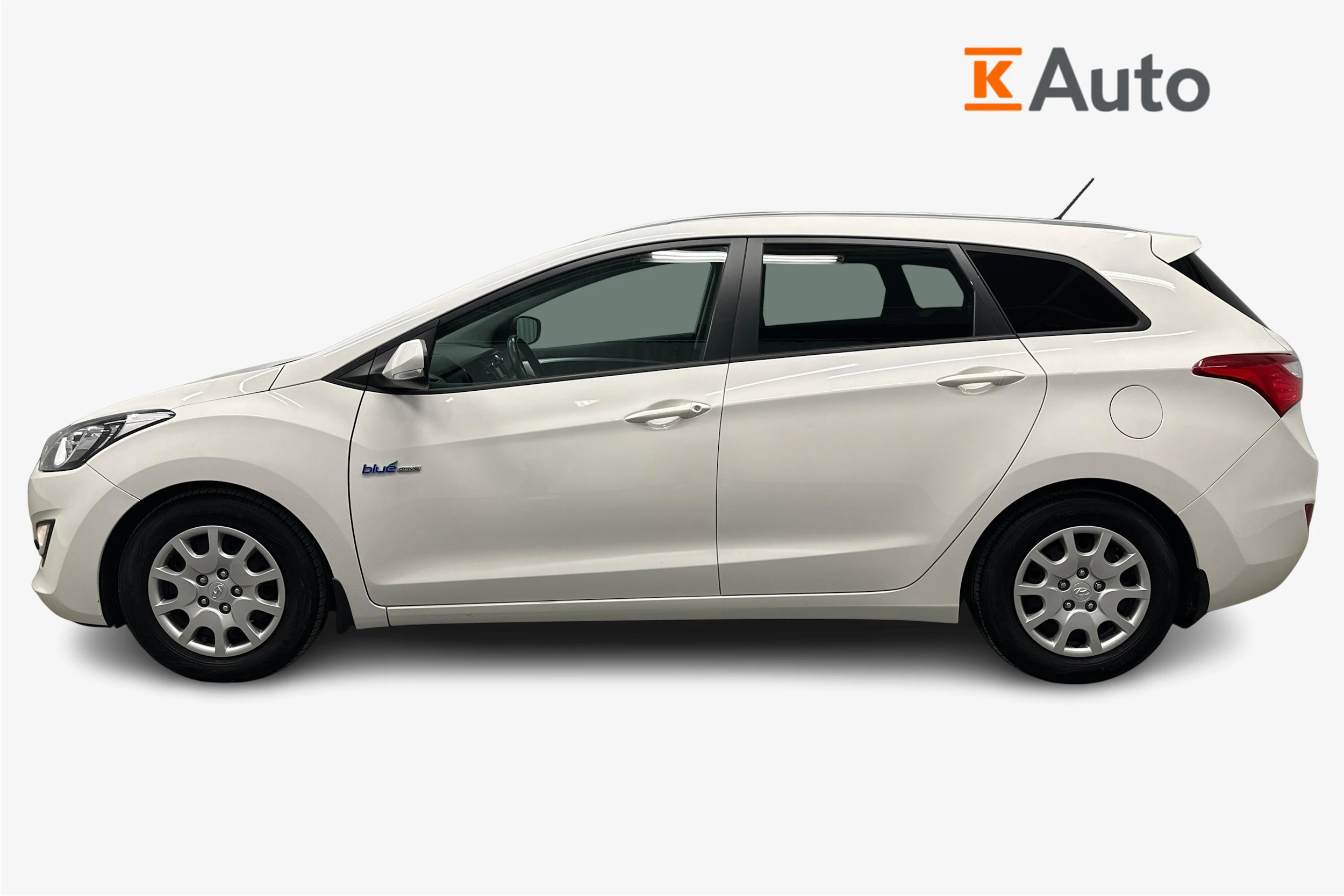 Valkoinen Hyundai i30 Wagon 2014 kuva 5.