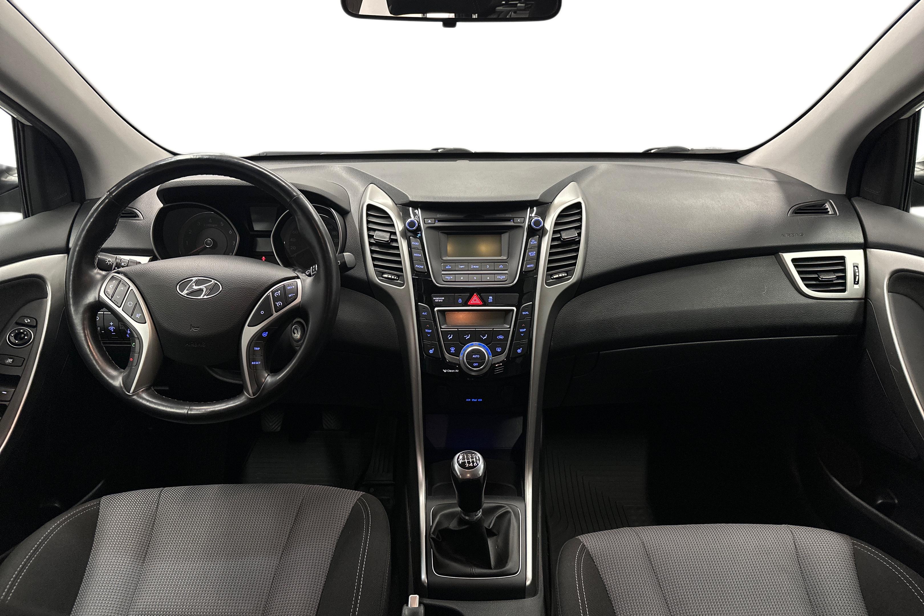 Hyundai i30 1,6 GDI 6MT ISG Comfort Plus 2014, photo 7/25
