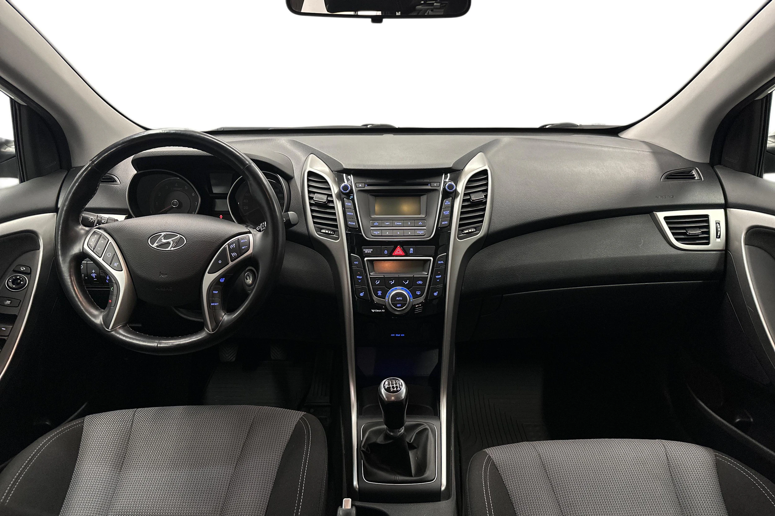 Valkoinen Hyundai i30 Wagon 2014 kuva 7.