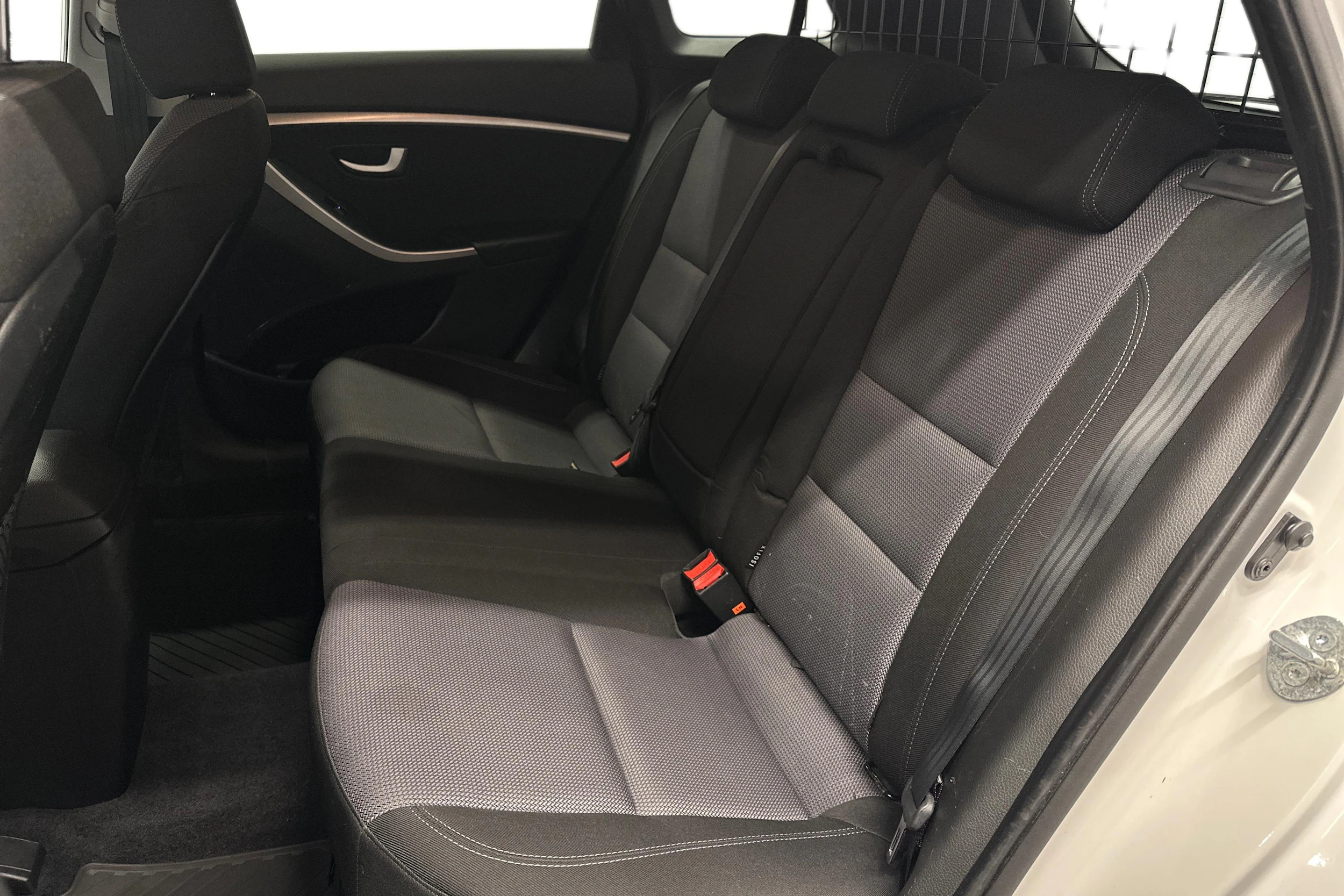Valkoinen Hyundai i30 Wagon 2014 kuva 8.