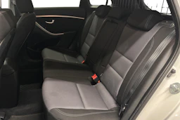 Valkoinen Hyundai i30 Wagon 2014 kuva 8.