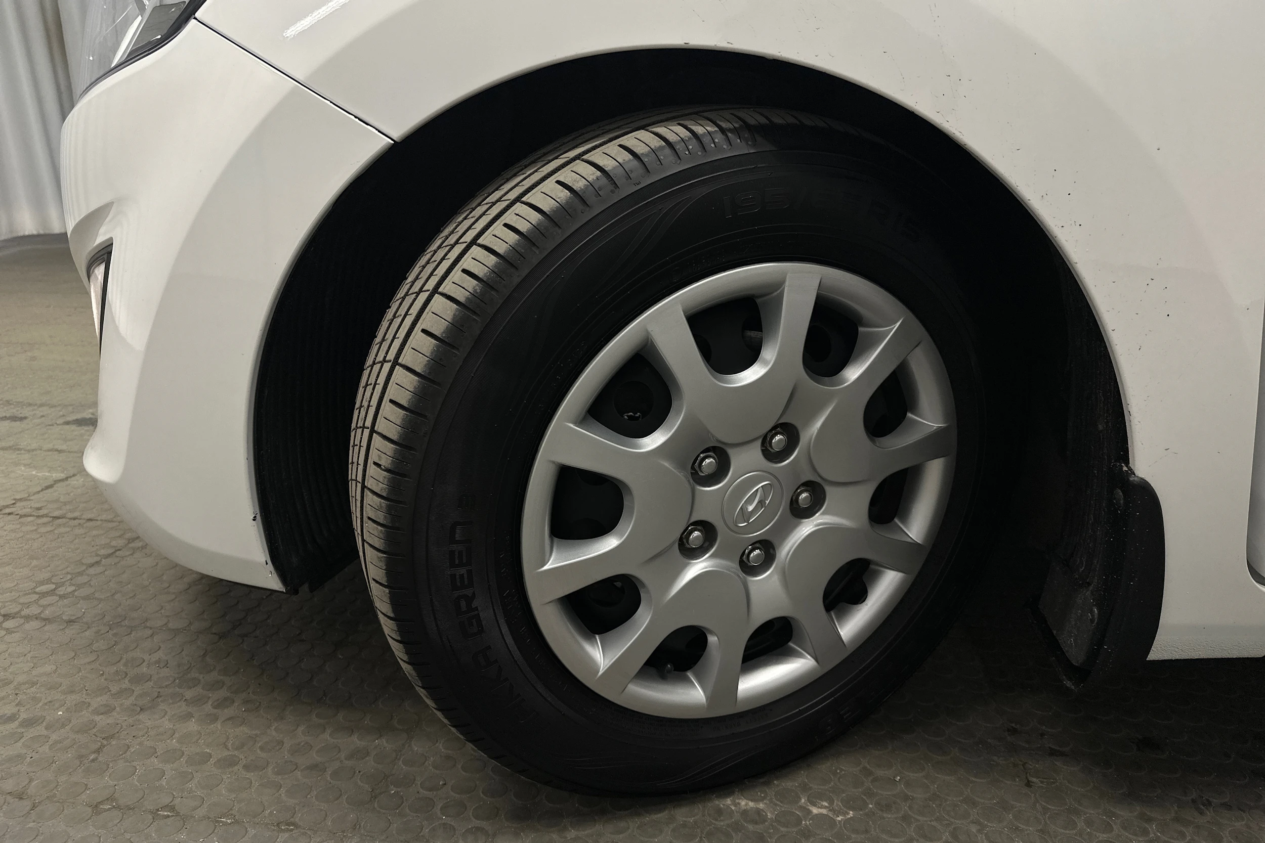Valkoinen Hyundai i30 Wagon 2014 kuva 10.