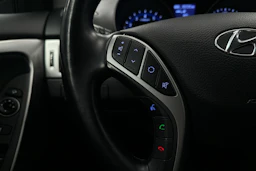 Valkoinen Hyundai i30 Wagon 2014 kuva 11.